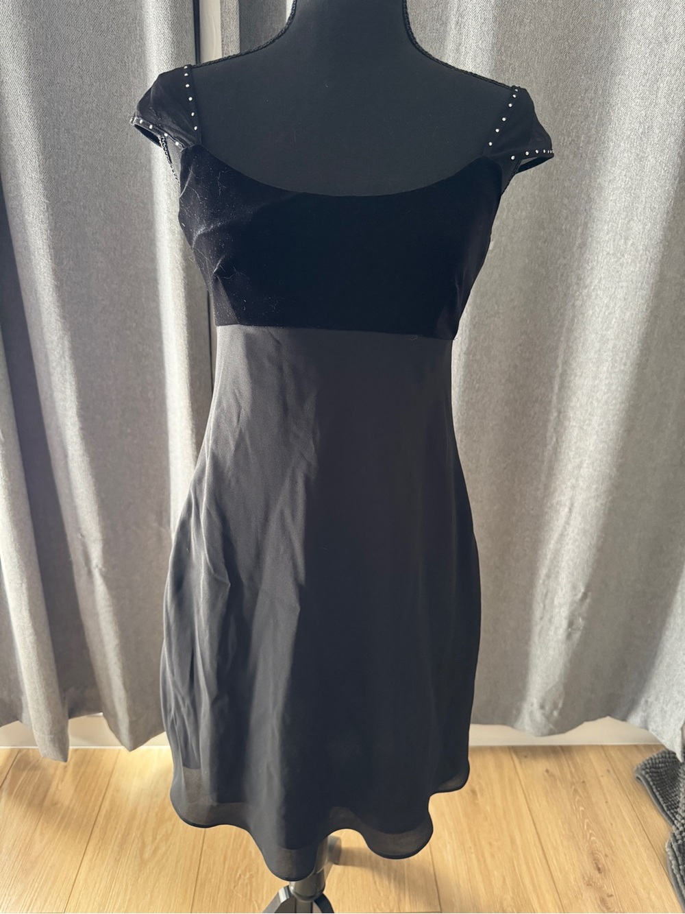 Vintage Women's Black Cap-Sleeve Fit & Flare Dress